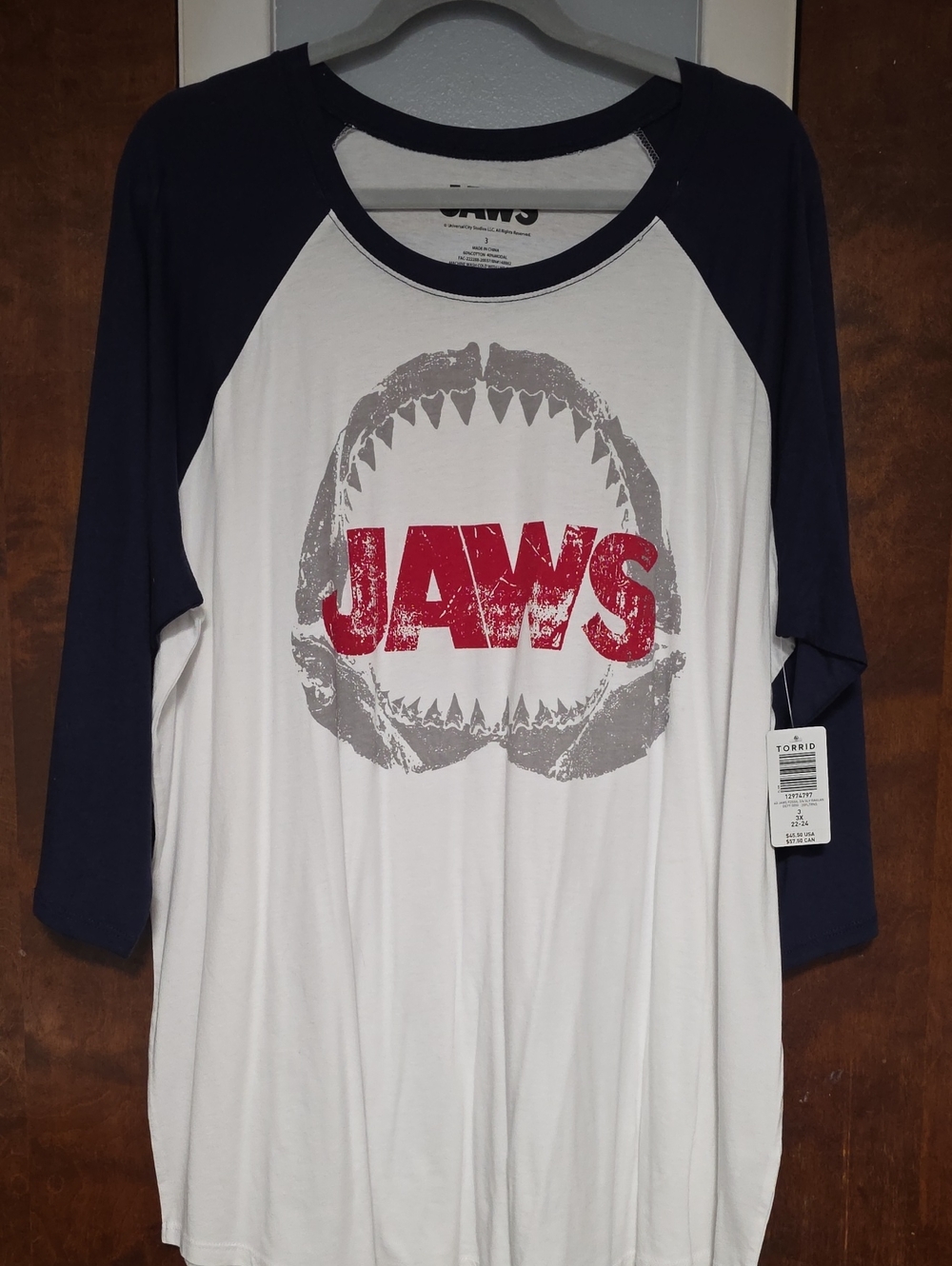 NWT SIZE 3 Torrid Jaws Graphic Raglan Tee - White & Navy